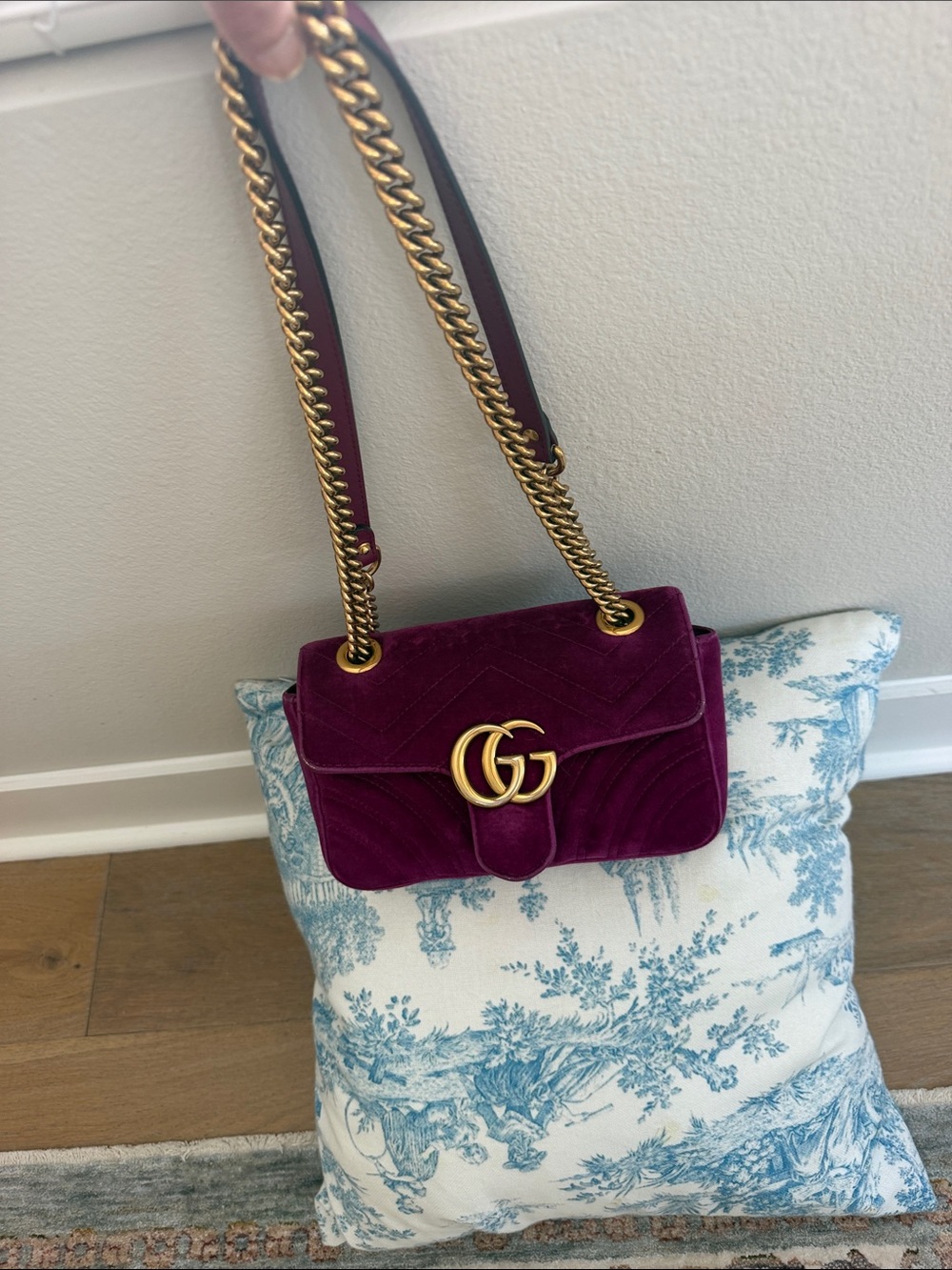 Gucci Velvet Shoulder Bag in Berry with Gold Hardware